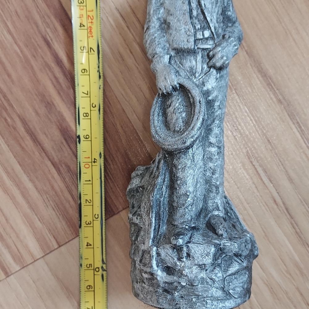 Western Cowboy Statue With Rope Stetson Hat Resin Pewter Color 6 Inches - Picture 5 of 6
